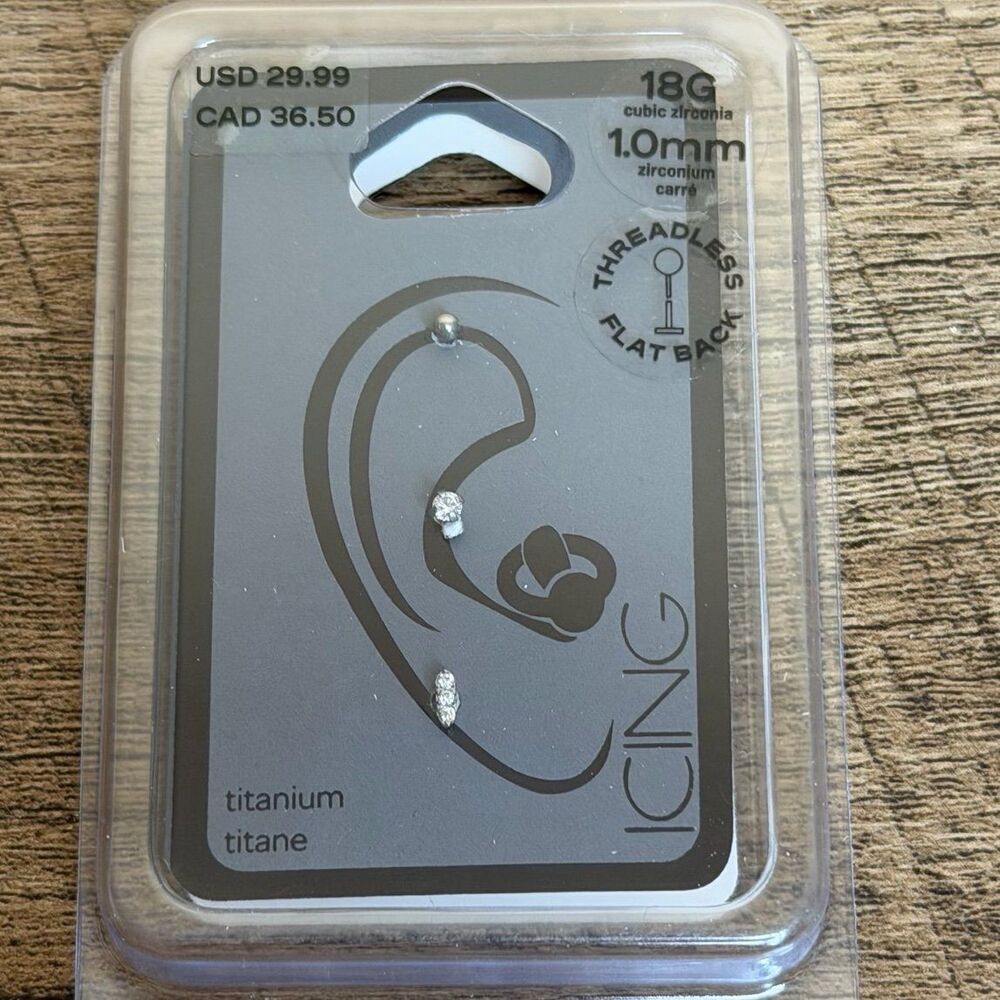 Icing titanium cubic zirconia threadless flat back 18G cartilage earring set 1.0